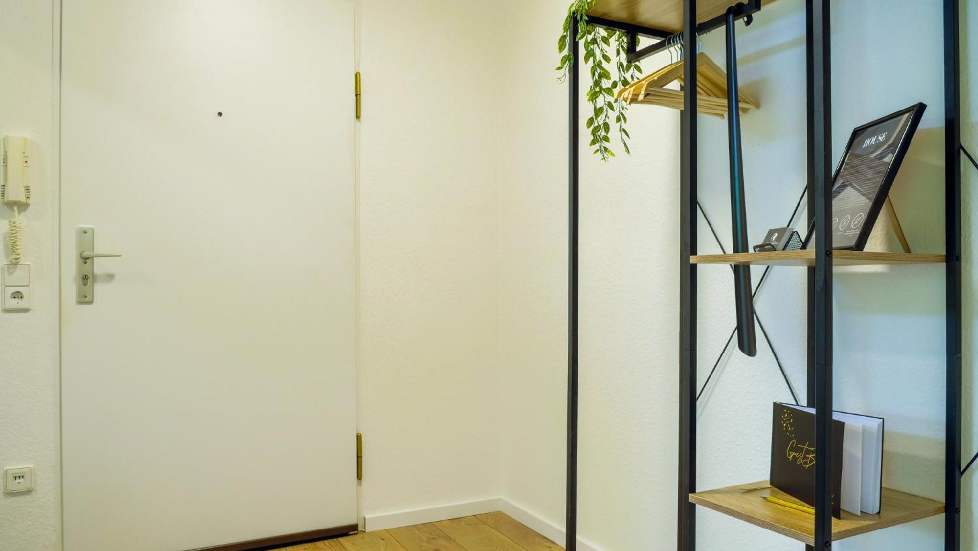 Gross, Modern, Zentrumsnah Mit Parkplatz Und Garten Ulm Exterior photo